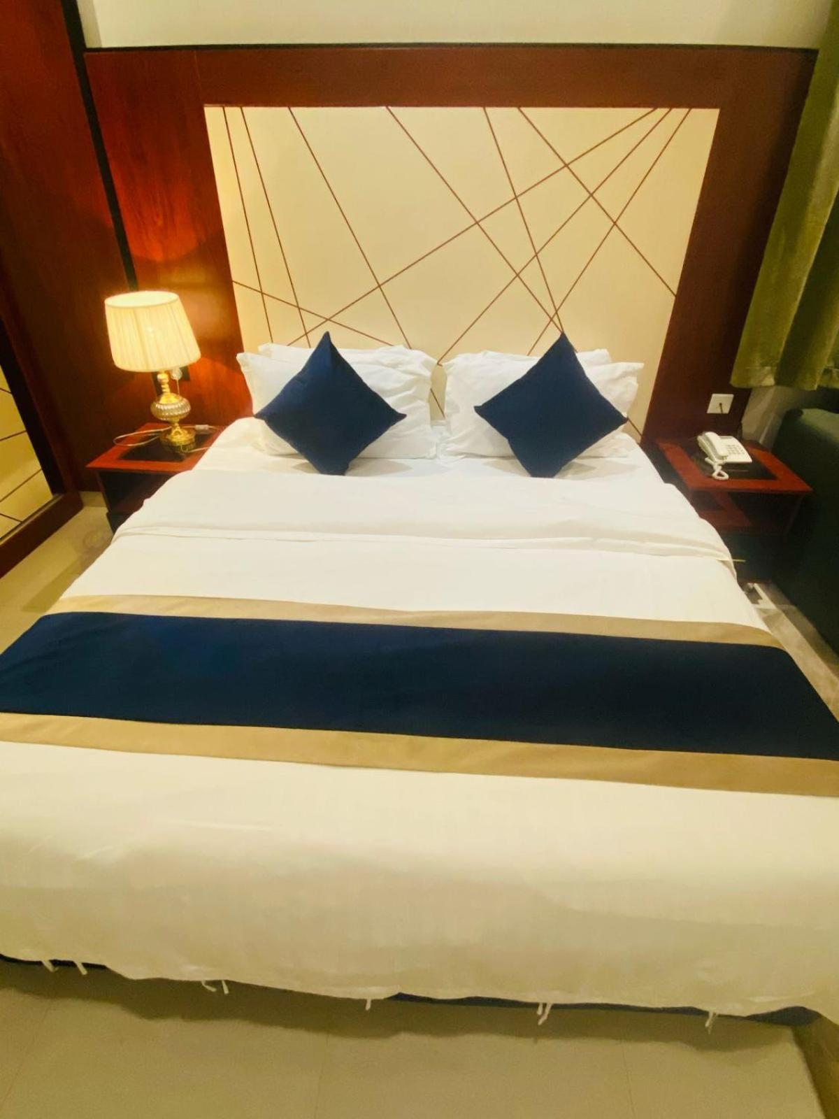 Al Joon Hotel Riaad Buitenkant foto